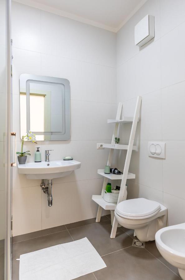 Апартаменты New Apartament Тирана Экстерьер фото